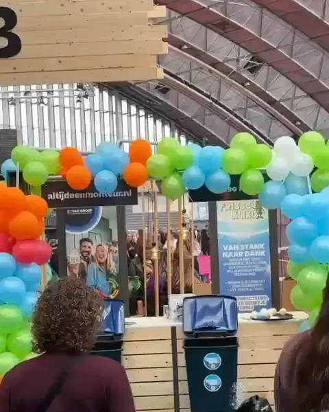 De Frisse Kliko-stand met ballonnen op de Huishoudbeurs.